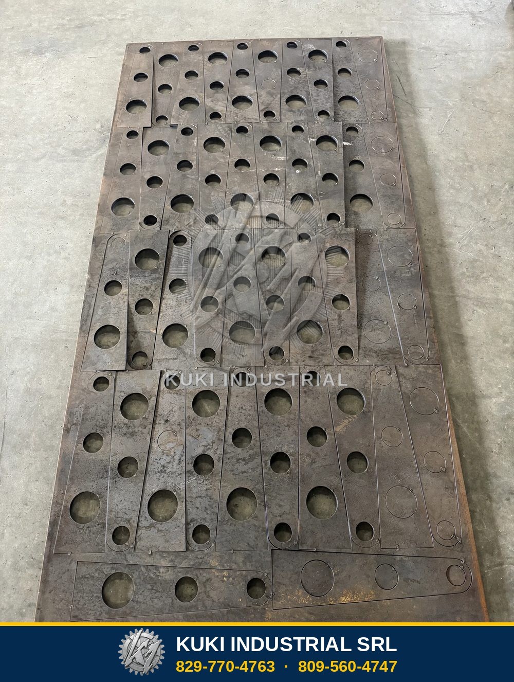 Plancha metálica perforada con corte láser CNC